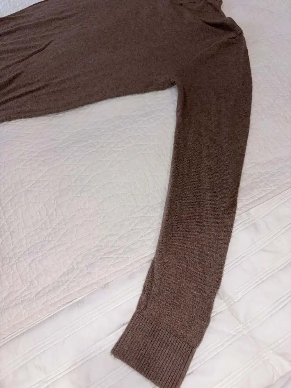 Hollister California Men’s Medium Brown Crewneck Sweater Embroidered Logo